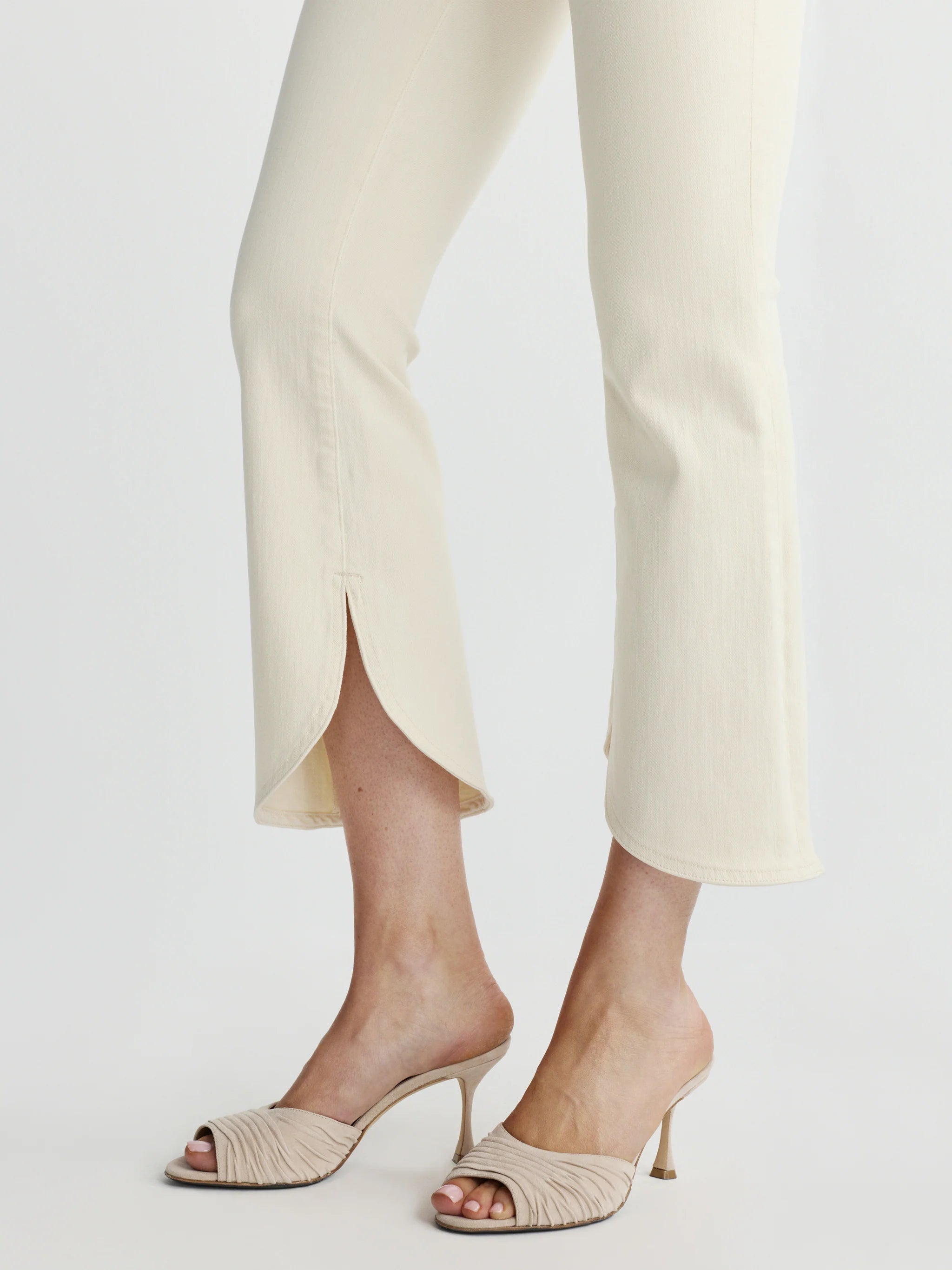 DL1961  BRIDGET BOOT CROP - CREMA SCALLOPED