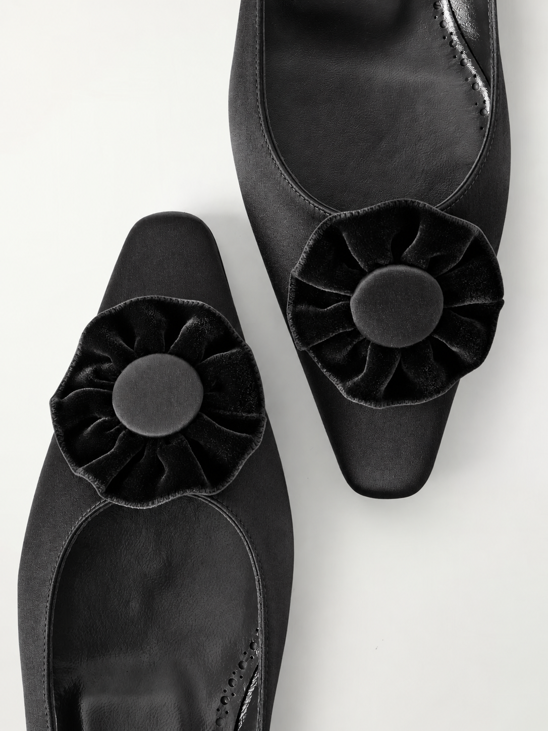 MANOLO BLAHNIK FORTANFLAT VISCONTI SATIN - BLACK
