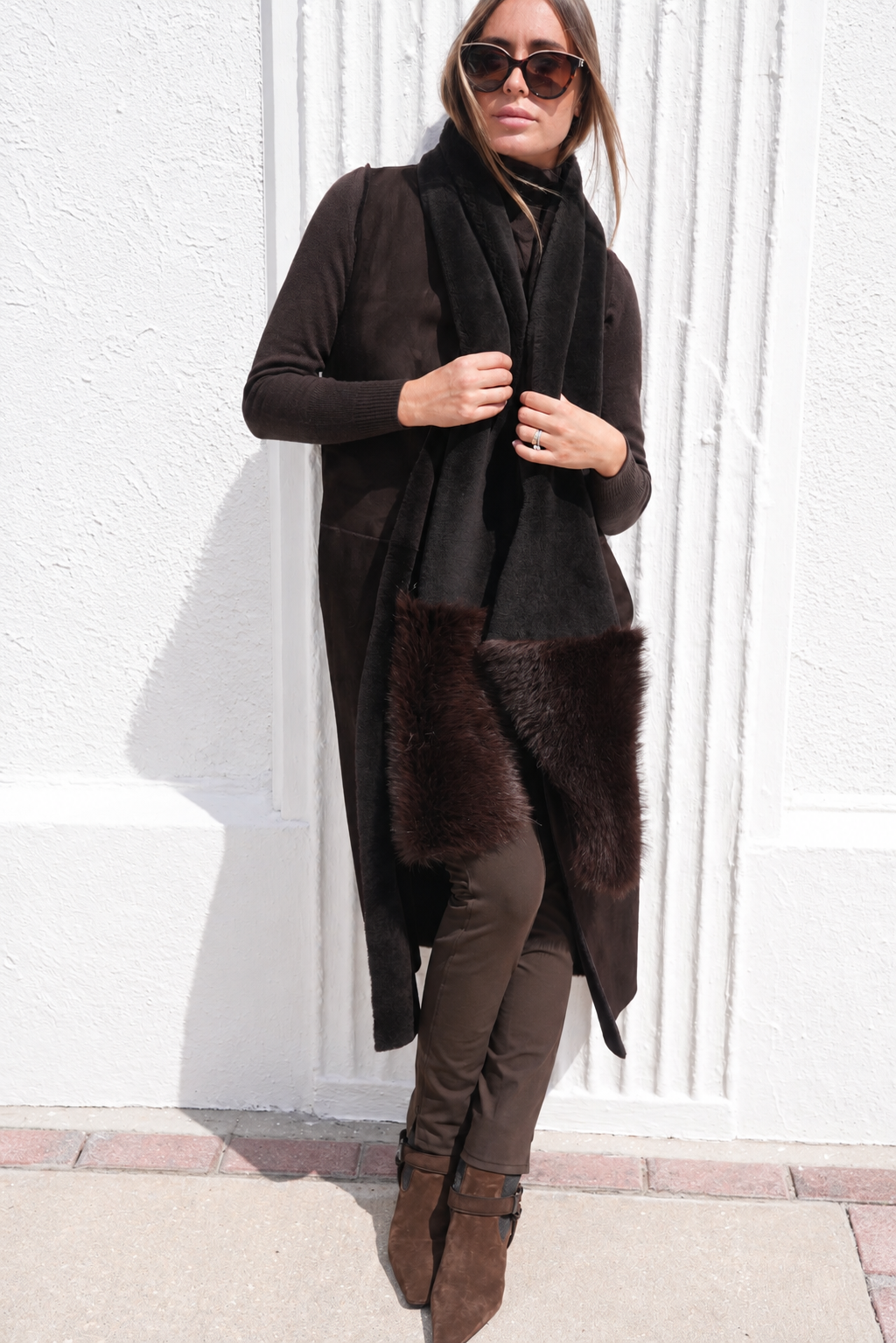 GUSHLOW & COLE MERINO LONGLINE STAND COLLAR SHEARLING GILET - DARK CHOCOLATE BROWN