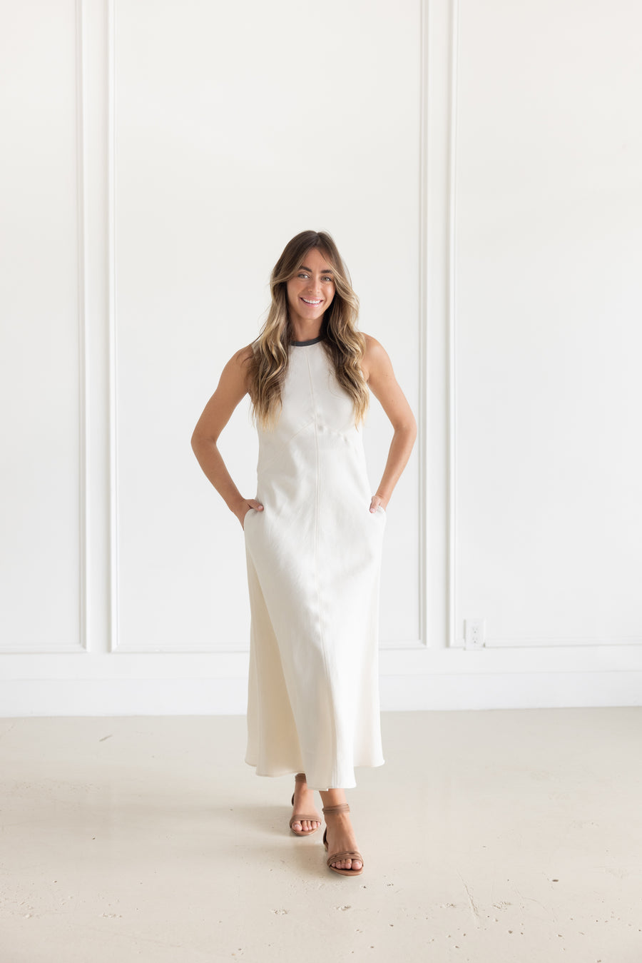 BRUNELLO CUCINELLI VISCOSE AND LINEN FLUID TWILL DRESS WITH MONILI COLLAR - CREAM BRUNELLO CUCINELLI VISCOSE AND LINEN FLUID TWILL DRESS WITH MONILI COLLAR - CREAM