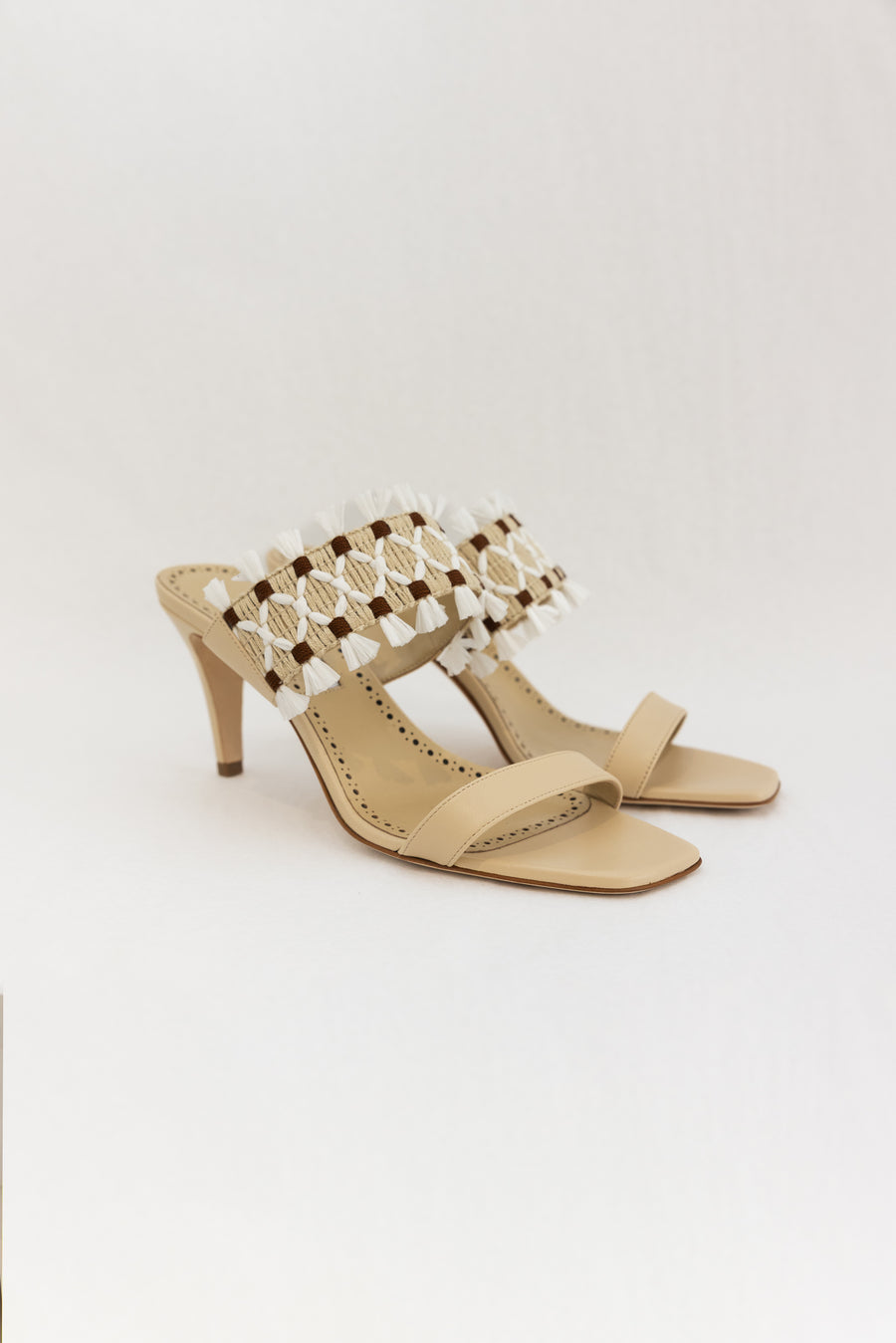 MANOLO BLAHNIK EFESO 70 FRINGED RAFFIA AND LEATHER SANDAL - DARK CREAM