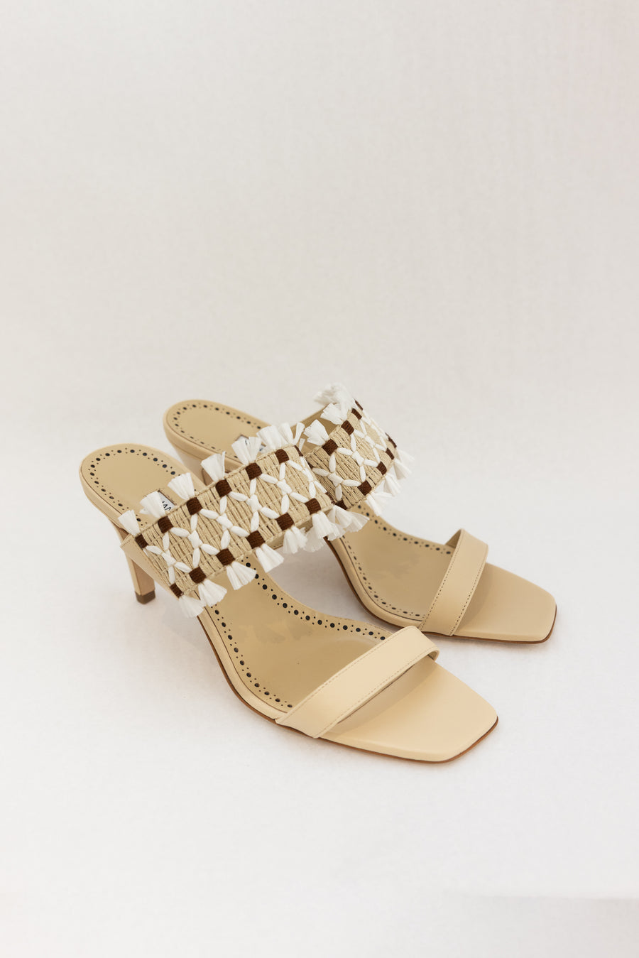MANOLO BLAHNIK EFESO 70 FRINGED RAFFIA AND LEATHER SANDAL - DARK CREAM