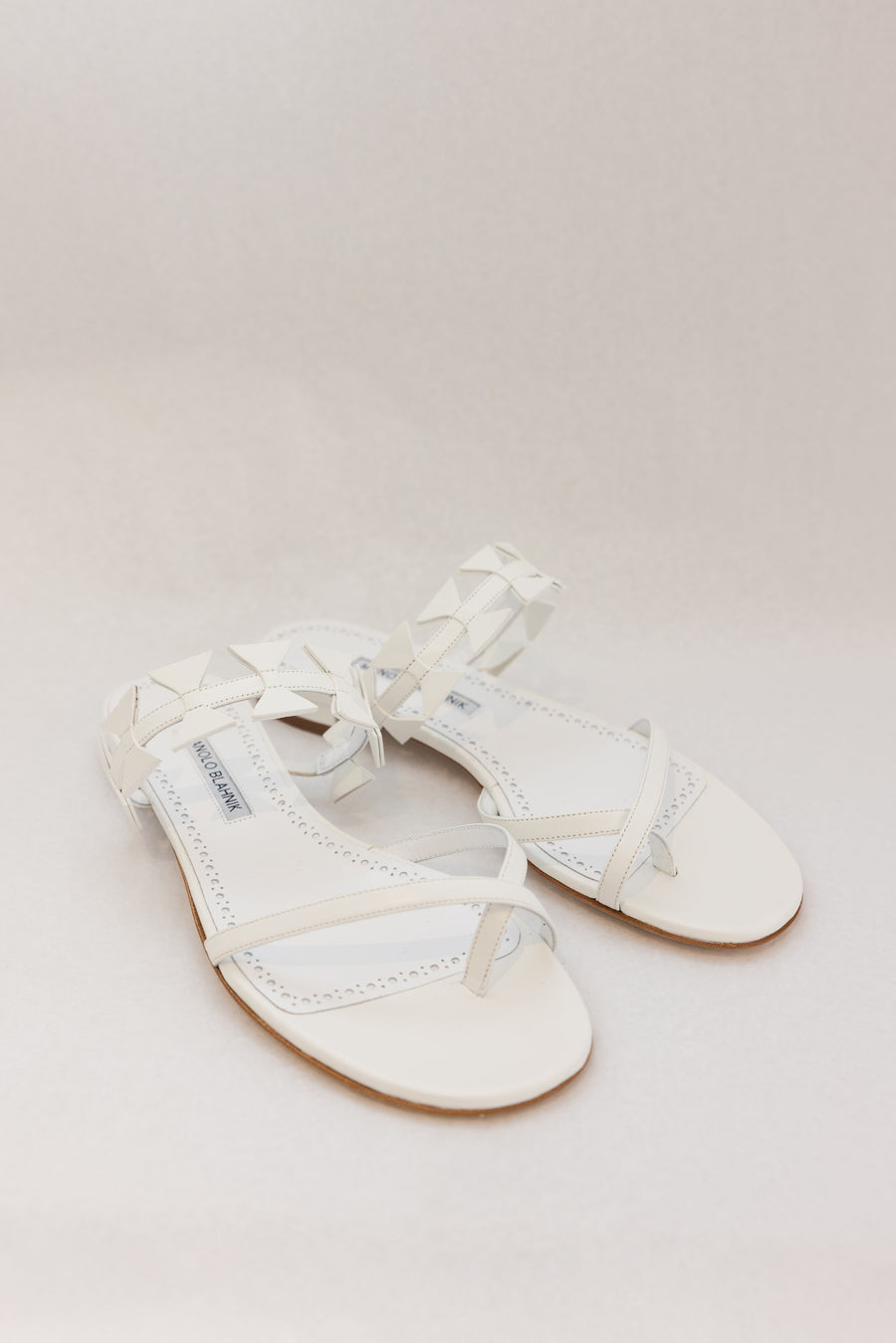 MANOLO BLAHNIK MAURA LEATHER SANDAL - WHITE