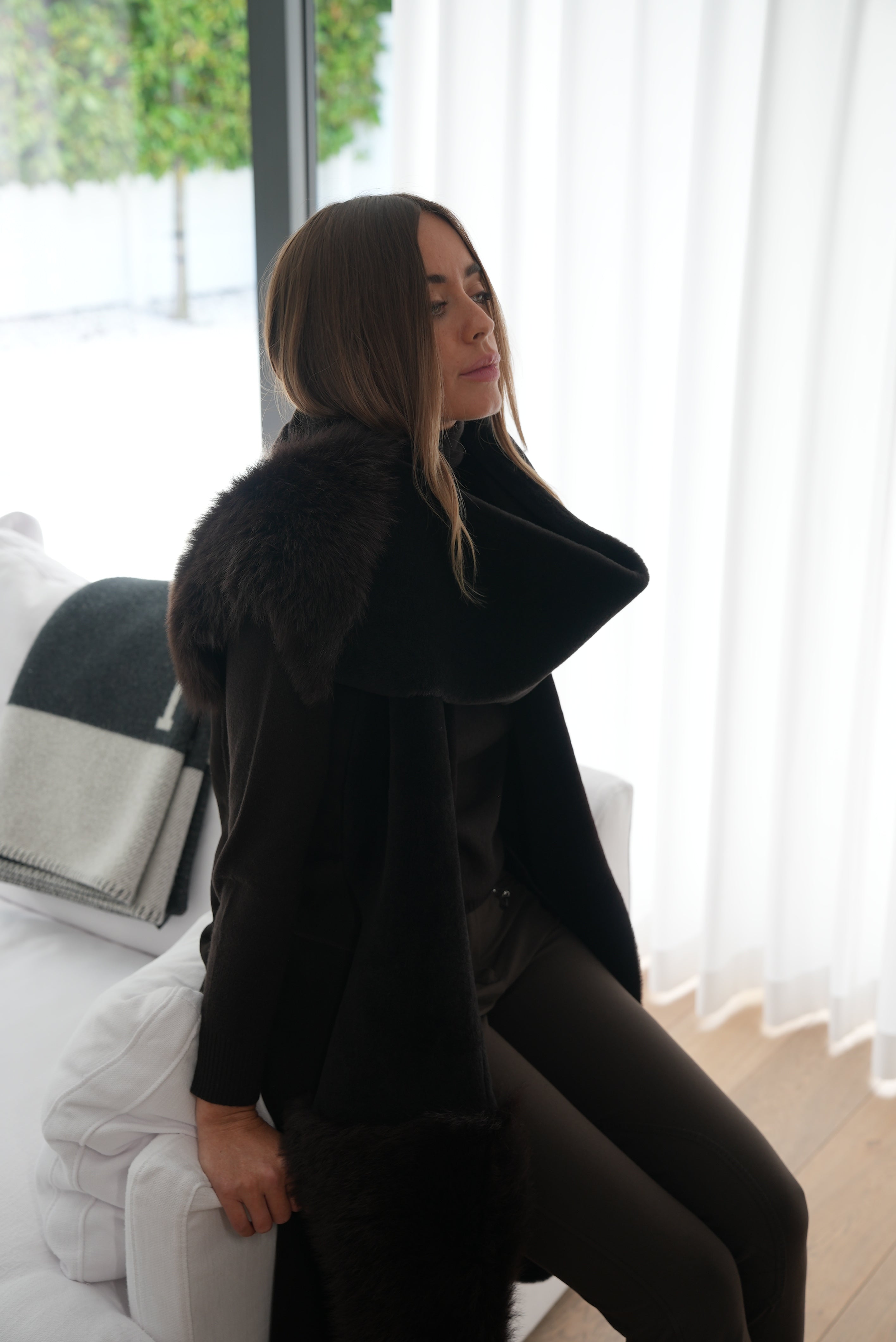 GUSHLOW & COLE TOSCANA SHEARLING SCARF - DARK CHOCOLATE BROWN