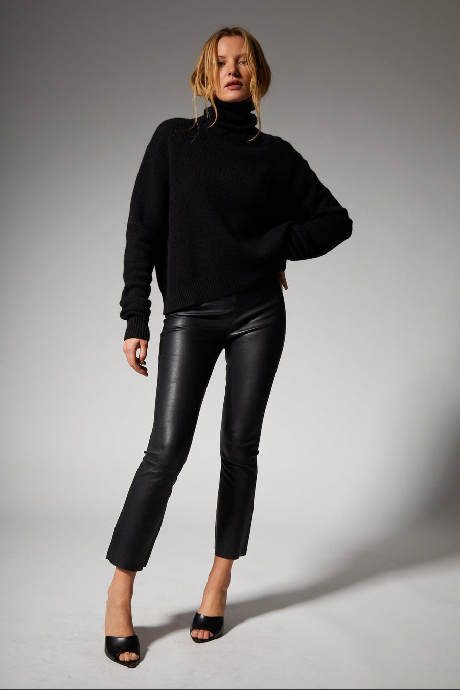 SPRWMN CROP FLARE - BLACK