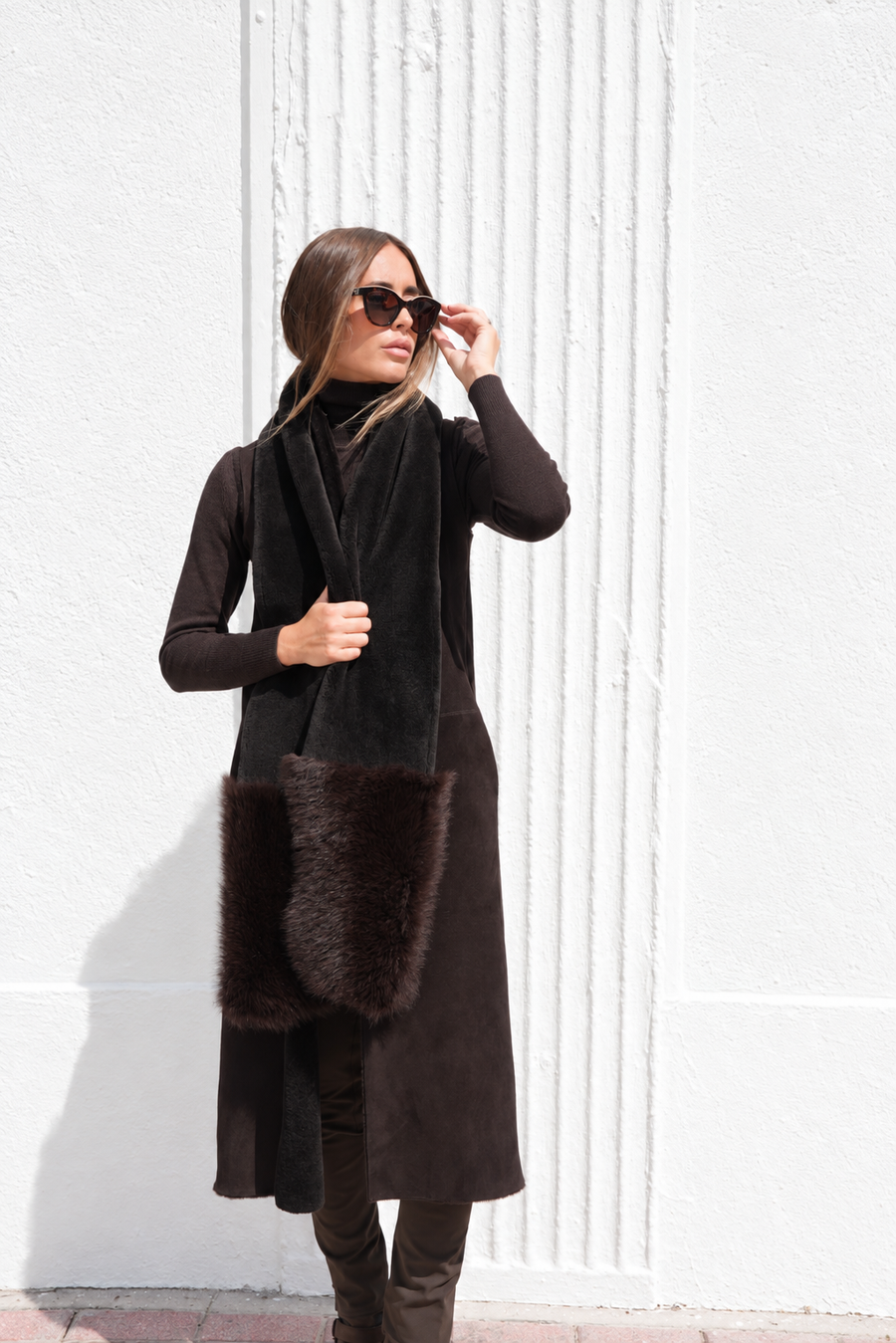 GUSHLOW & COLE TOSCANA SHEARLING SCARF - DARK CHOCOLATE BROWN